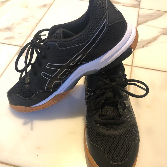 LIKE NEW ASICS VOLLEYBALL SHOES - Picture 1 of 7